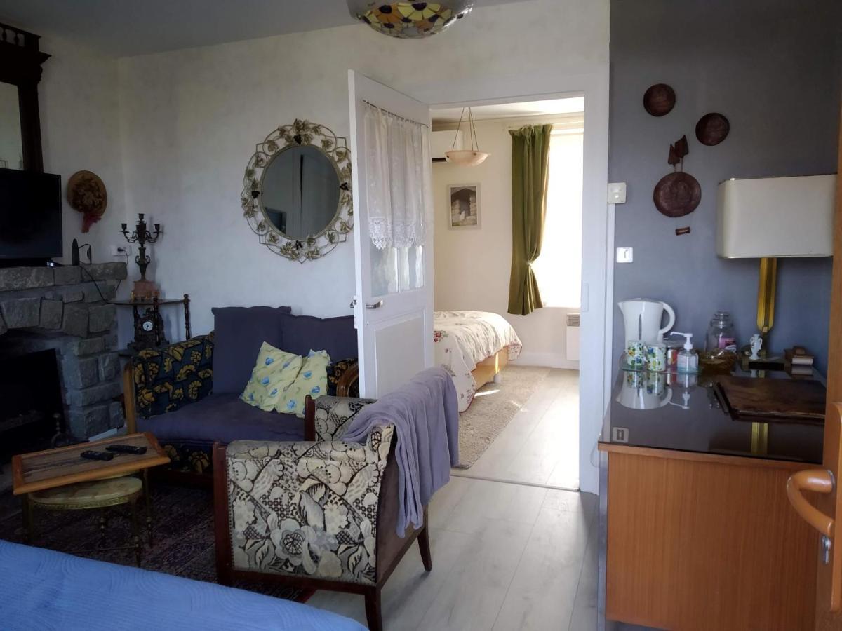 La Longere Des Gillettes Bed and Breakfast Bézenet Exteriör bild