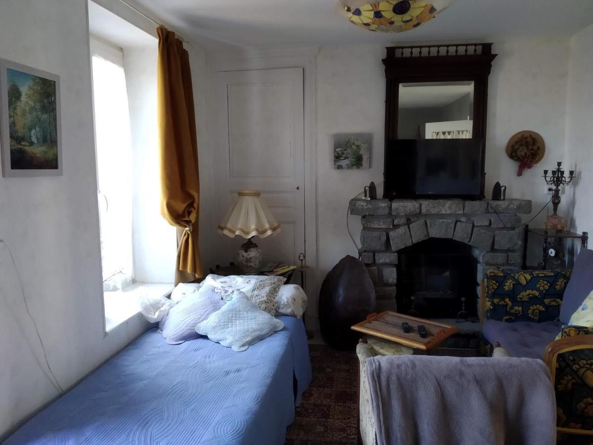 La Longere Des Gillettes Bed and Breakfast Bézenet Exteriör bild