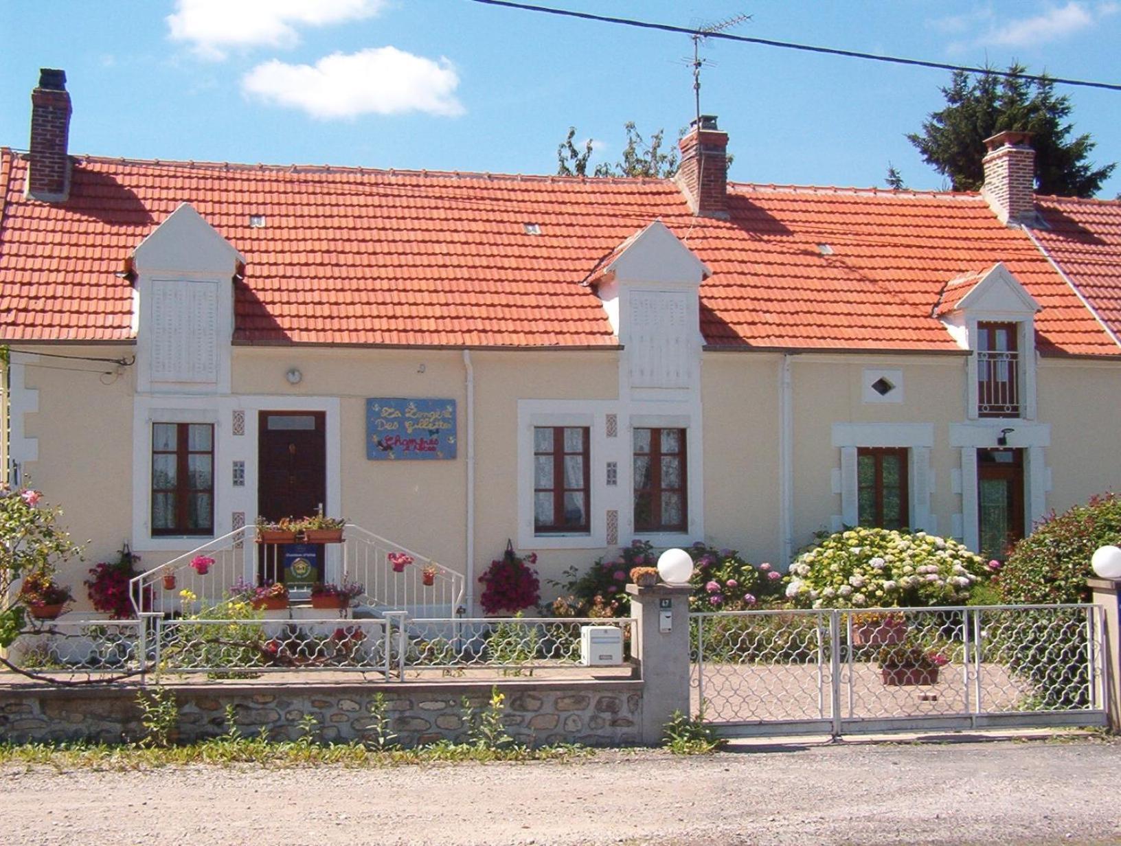 La Longere Des Gillettes Bed and Breakfast Bézenet Exteriör bild
