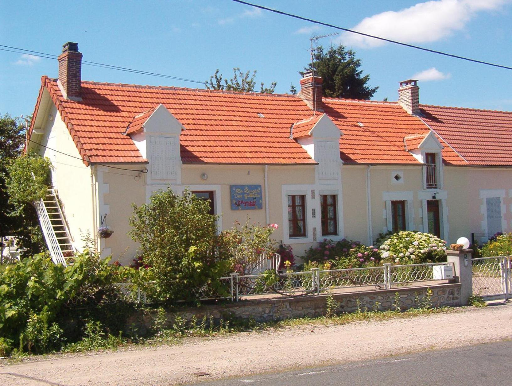 La Longere Des Gillettes Bed and Breakfast Bézenet Exteriör bild