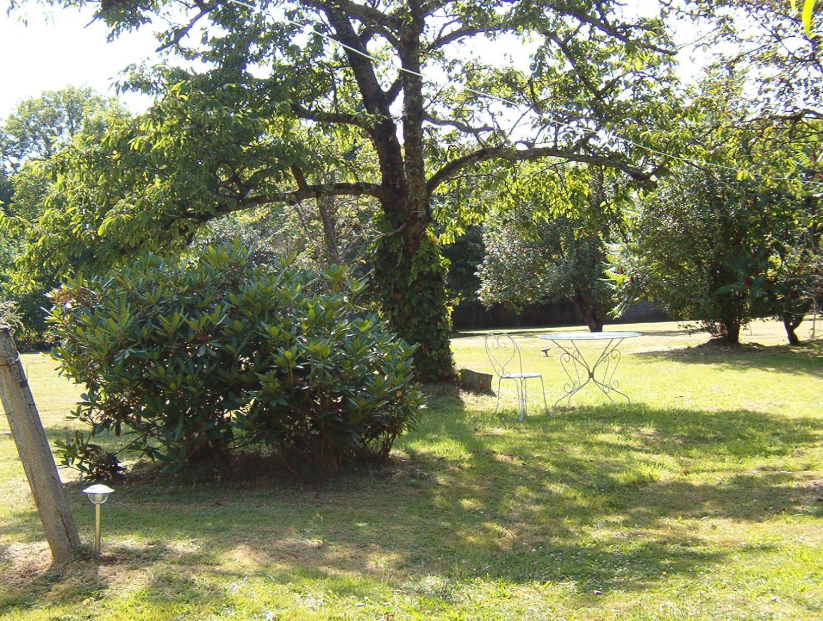 La Longere Des Gillettes Bed and Breakfast Bézenet Exteriör bild