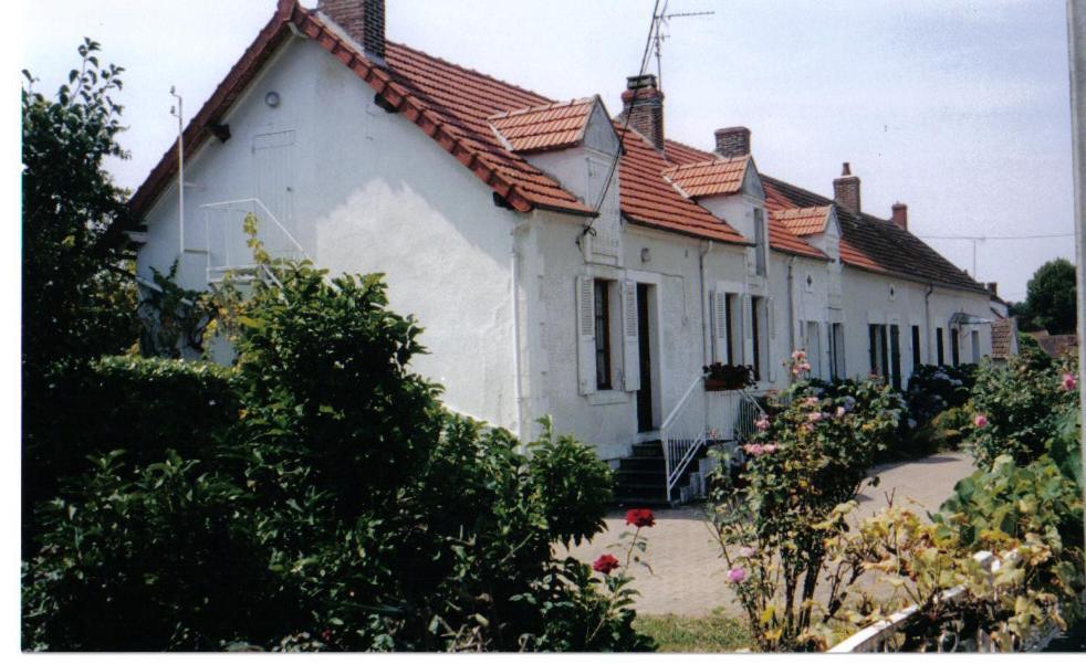 La Longere Des Gillettes Bed and Breakfast Bézenet Exteriör bild